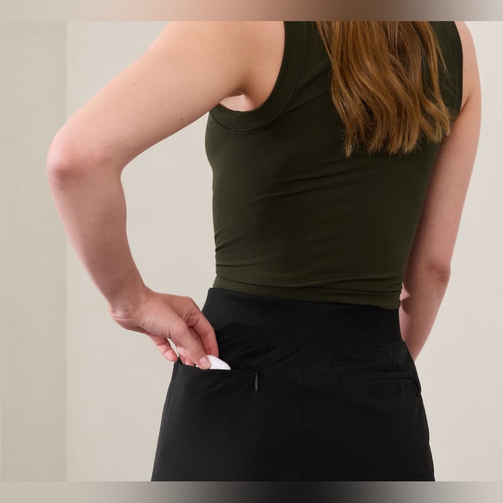 BROOKLYN MID RISE ANKLE PANT
Wrinkle-resistant, stretch fabric in a tailored fit - Picture 3 of 9